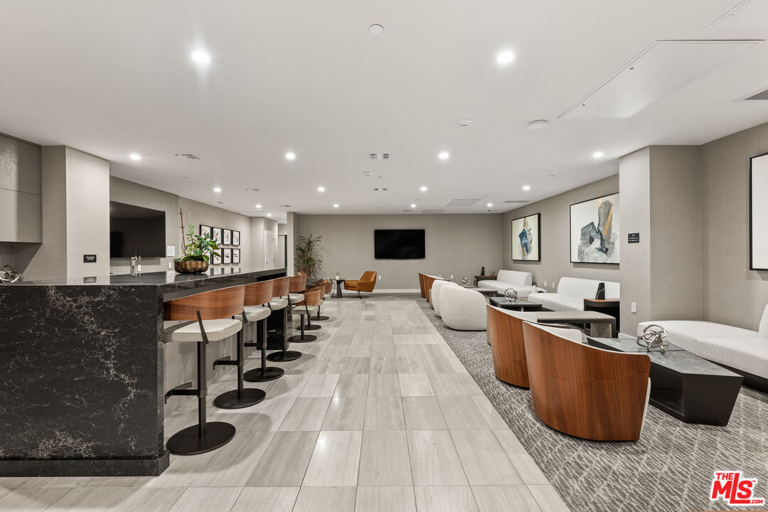 728 N Sweetzer Ave Unit: 401