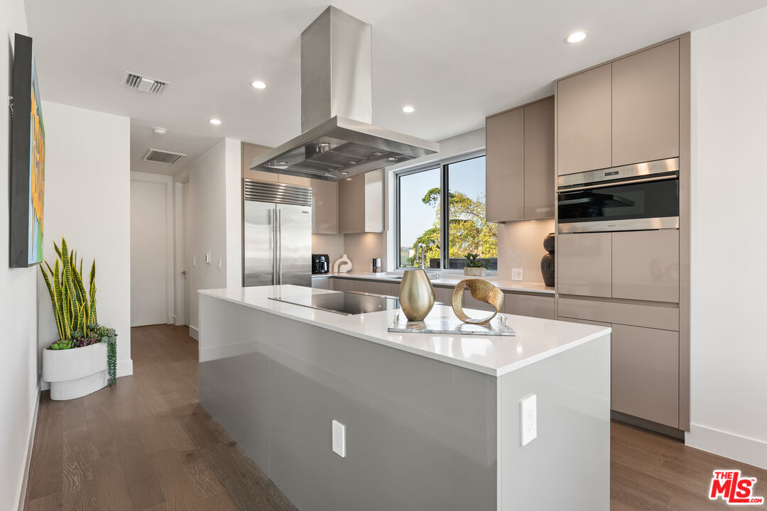 728 N Sweetzer Ave Unit: 401