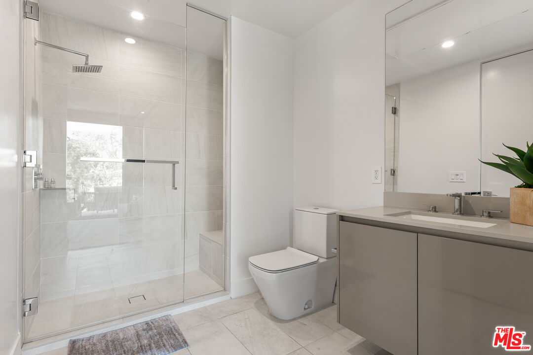 728 N Sweetzer Ave Unit: 401