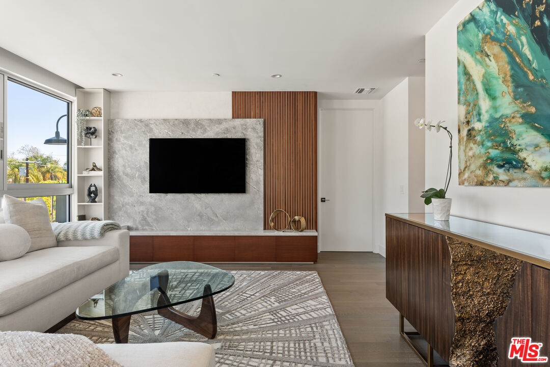 728 N Sweetzer Ave Unit: 401