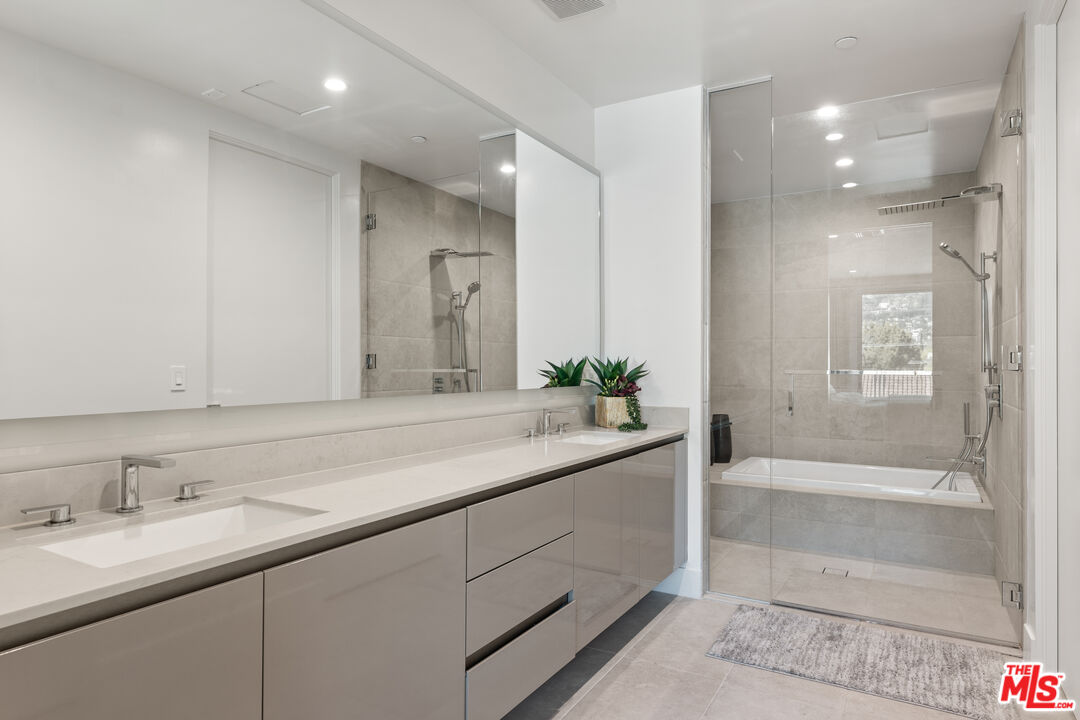 728 N Sweetzer Ave Unit: 401