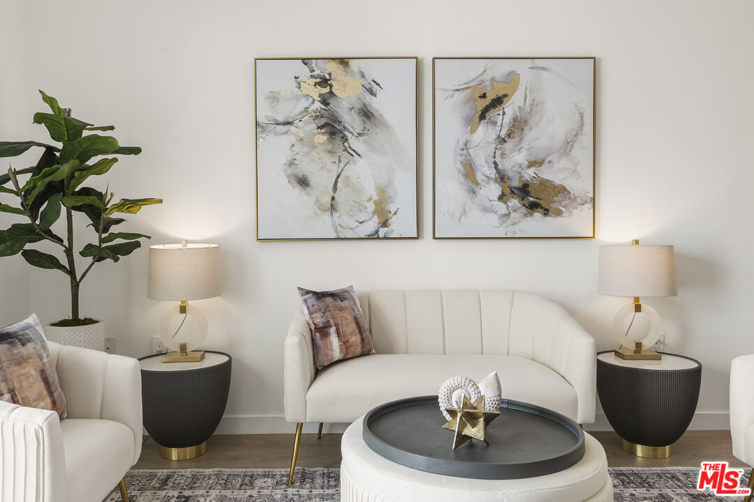 751 N Alfred St Unit: 1/2