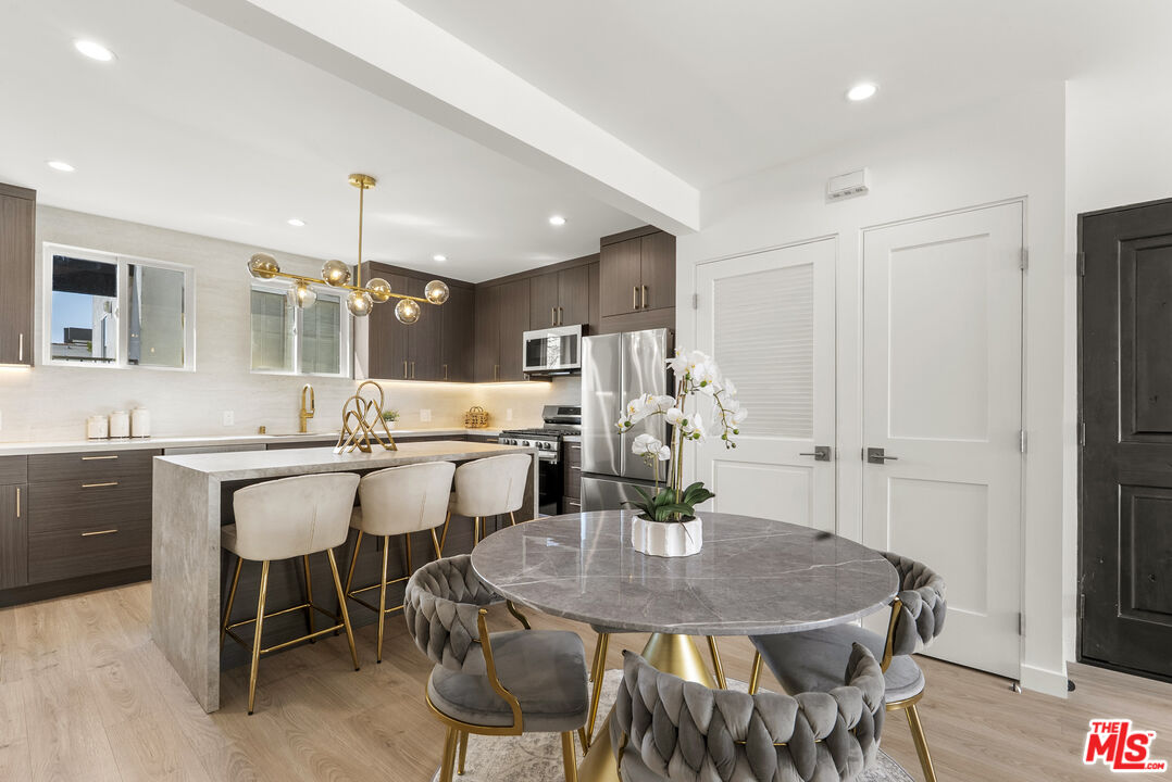 751 N Alfred St Unit: 1/2