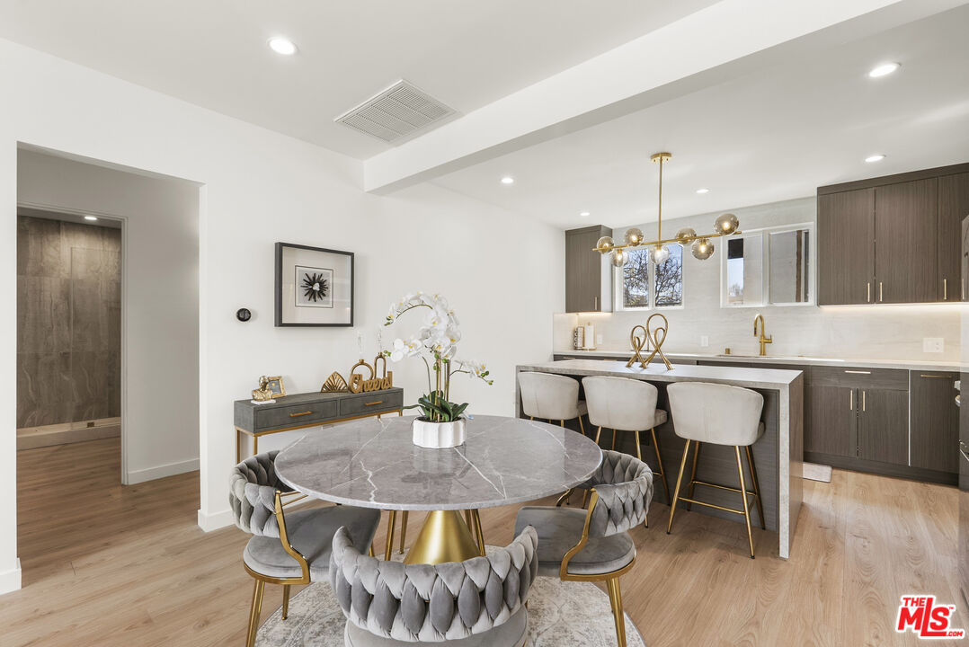 751 N Alfred St Unit: 1/2