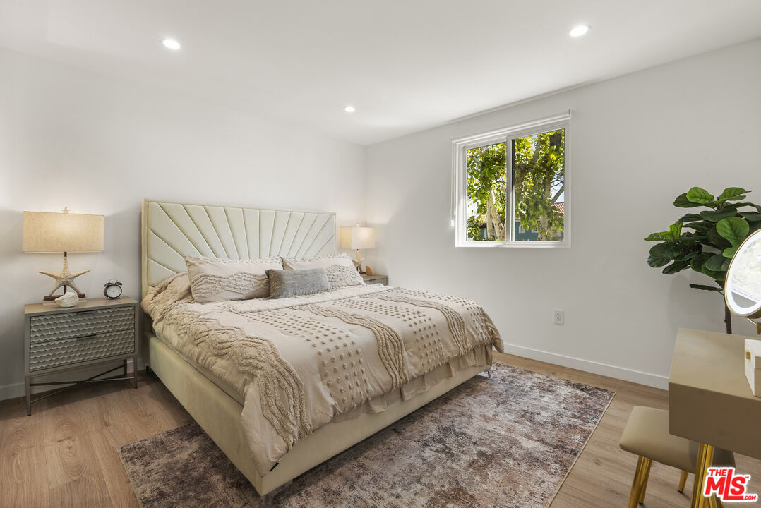 751 N Alfred St Unit: 1/2