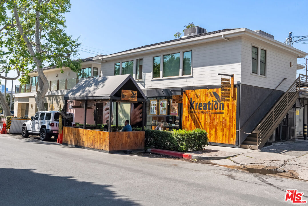 751 N Alfred St Unit: 1/2