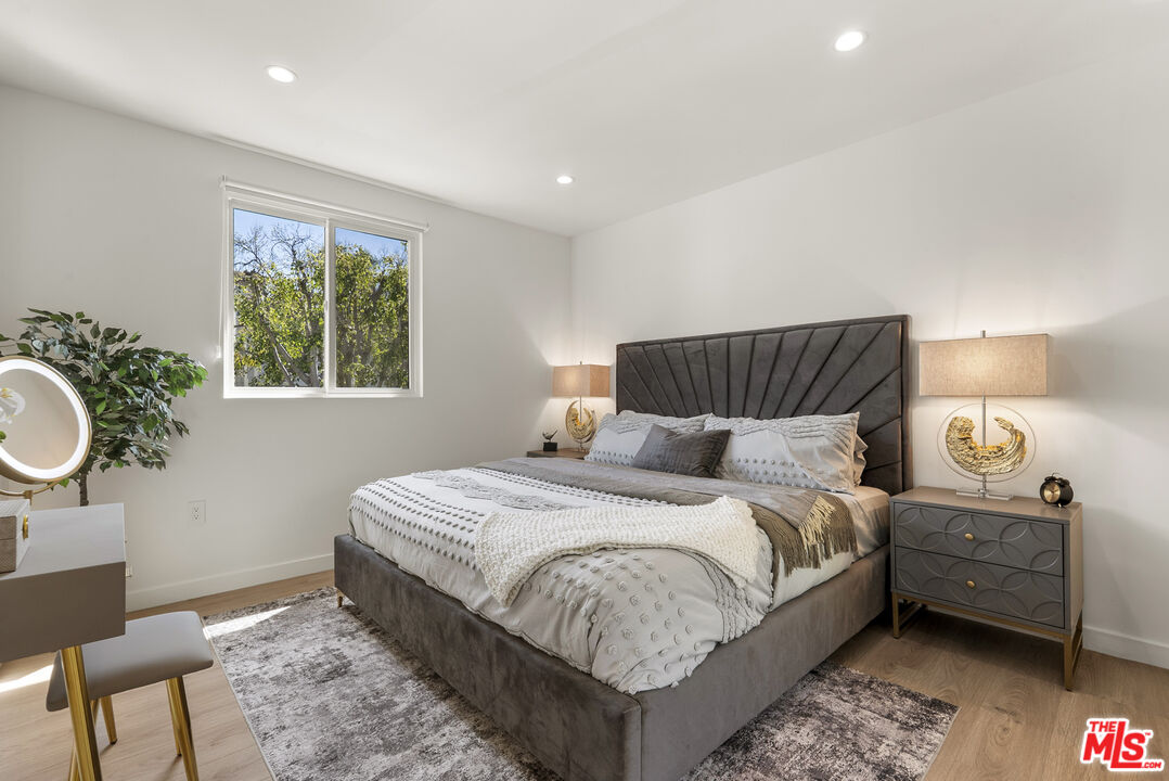 751 N Alfred St Unit: 1/2