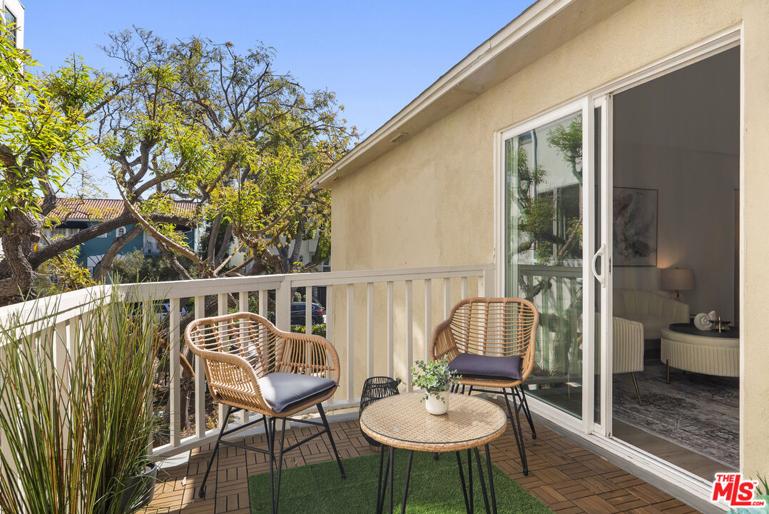 751 N Alfred St Unit: 1/2