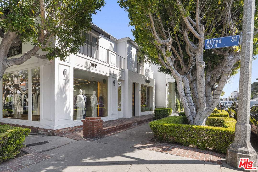 751 N Alfred St Unit: 1/2