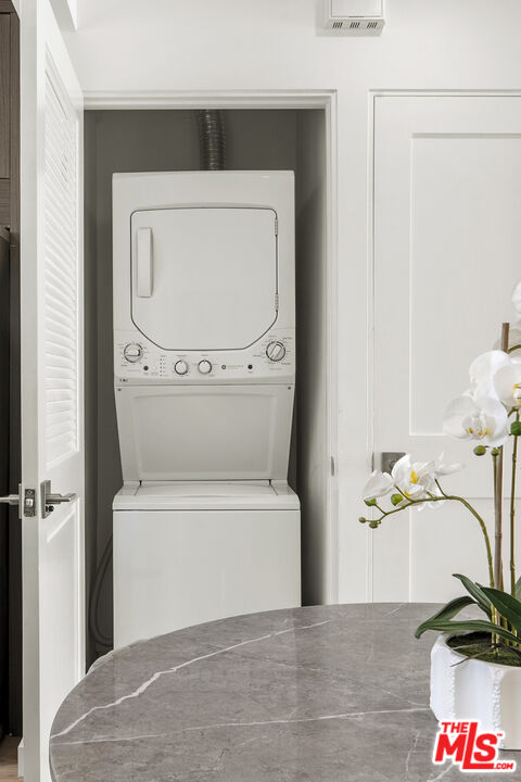 751 N Alfred St Unit: 1/2