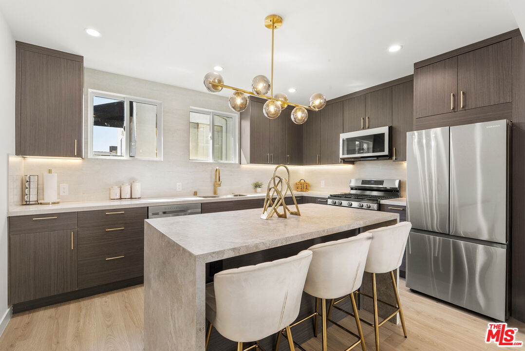 751 N Alfred St Unit: 1/2