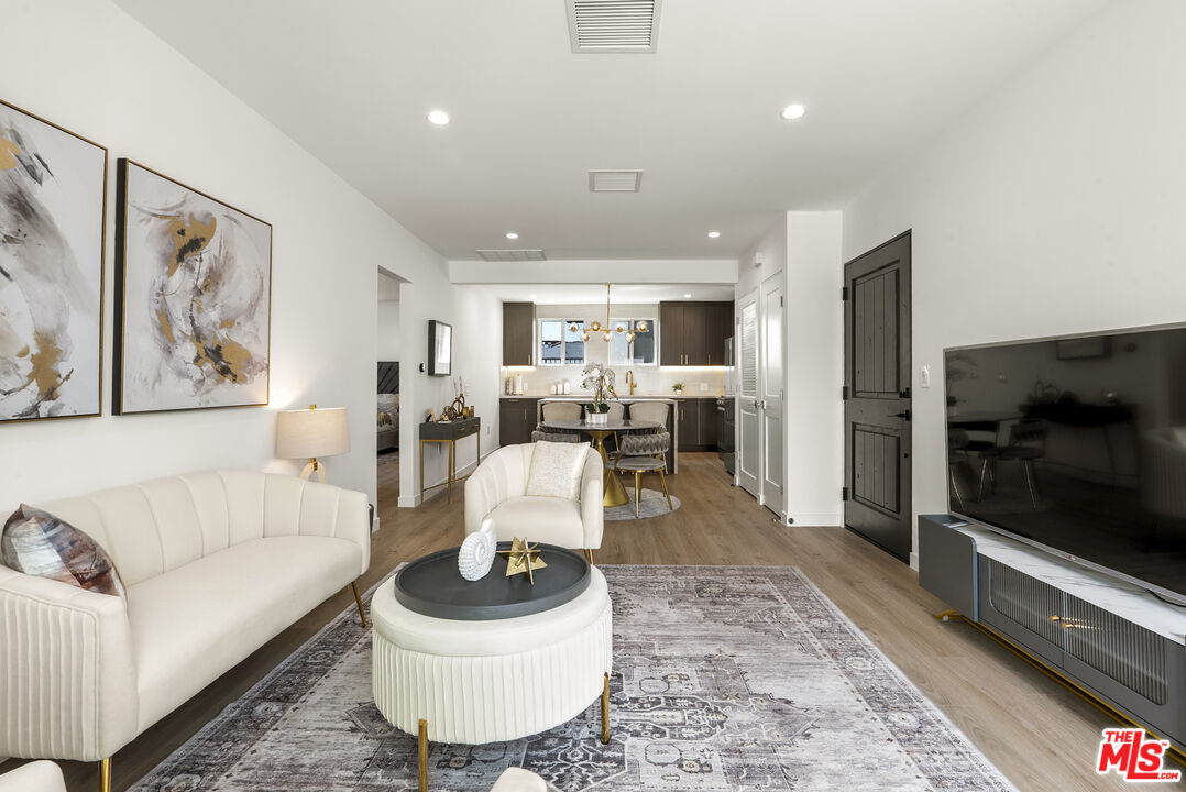 751 N Alfred St Unit: 1/2