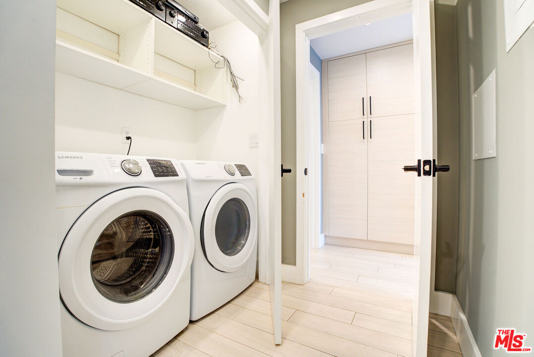 423 N Palm Dr Unit: 301