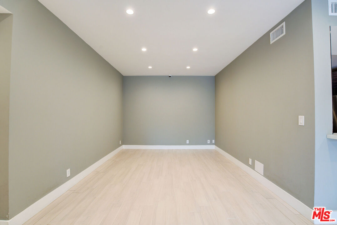 423 N Palm Dr Unit: 301