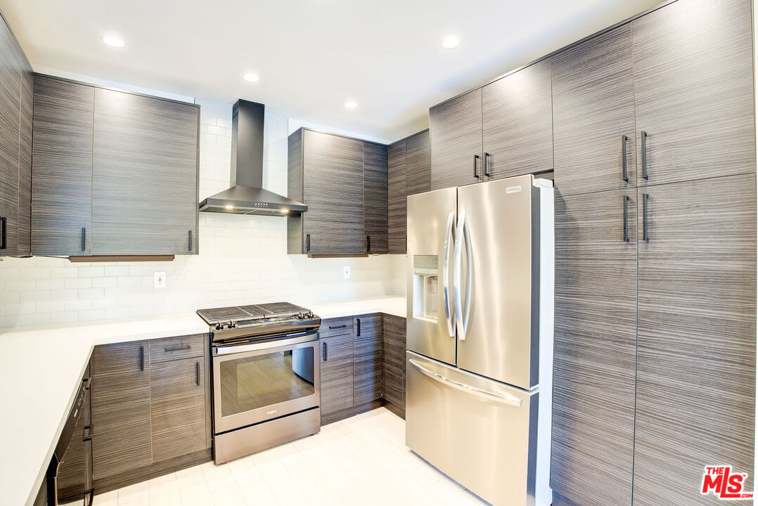 423 N Palm Dr Unit: 301