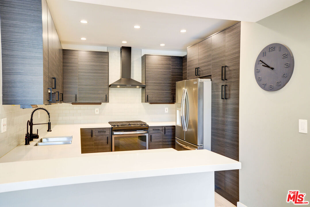 423 N Palm Dr Unit: 301