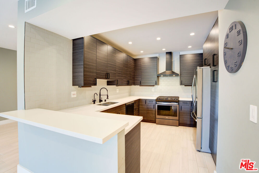 423 N Palm Dr Unit: 301