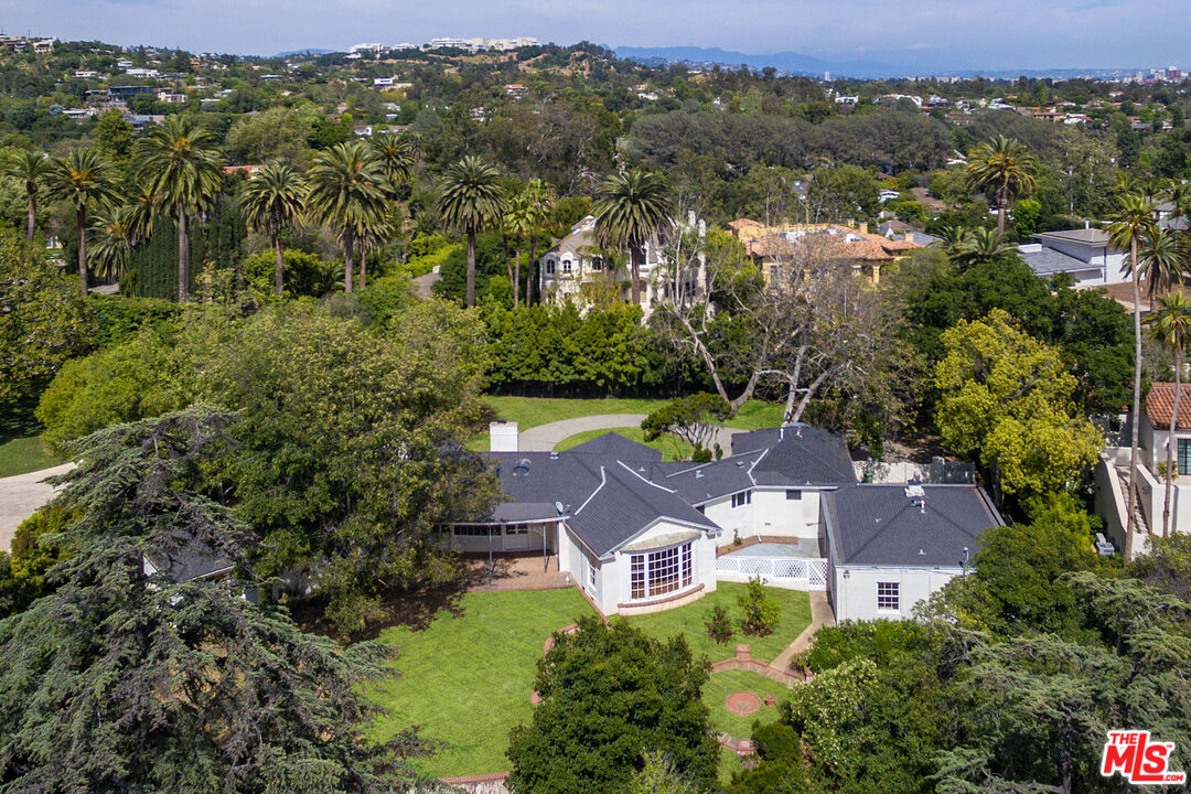 7 Oakmont Dr