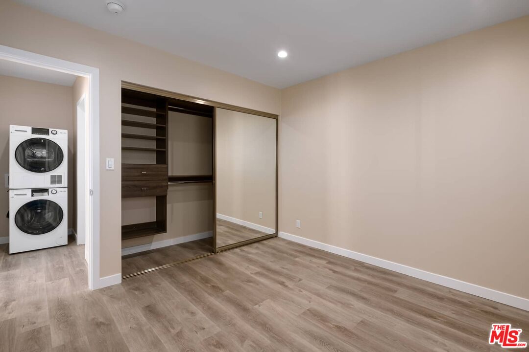 1553 S Saltair Ave Unit: 102