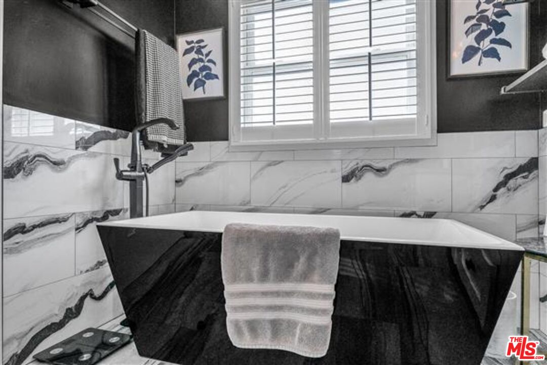 420 S Broadway Unit: B