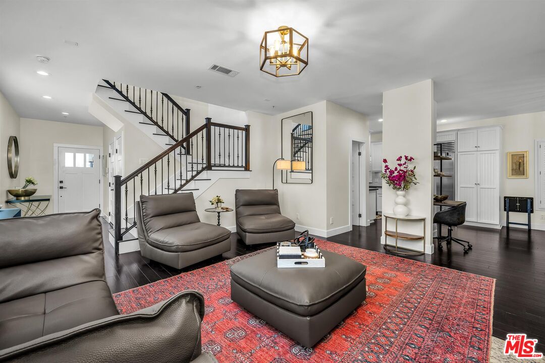 420 S Broadway Unit: B