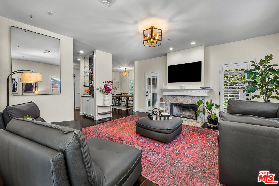 420 S Broadway Unit: B