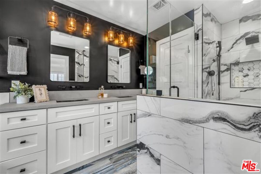 420 S Broadway Unit: B