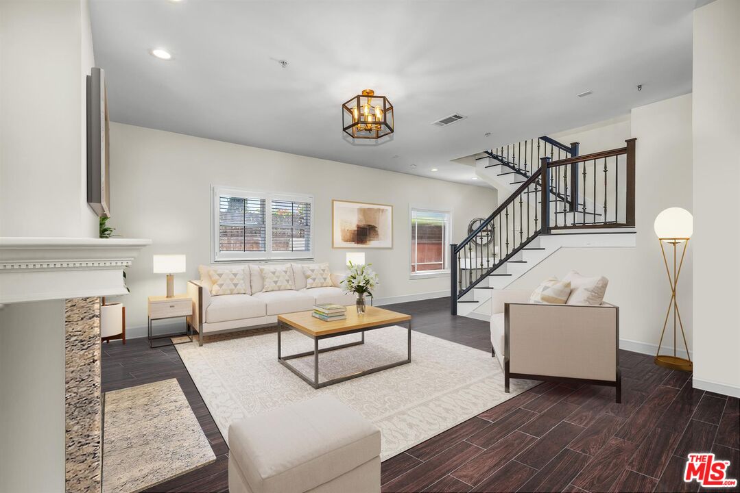 420 S Broadway Unit: B