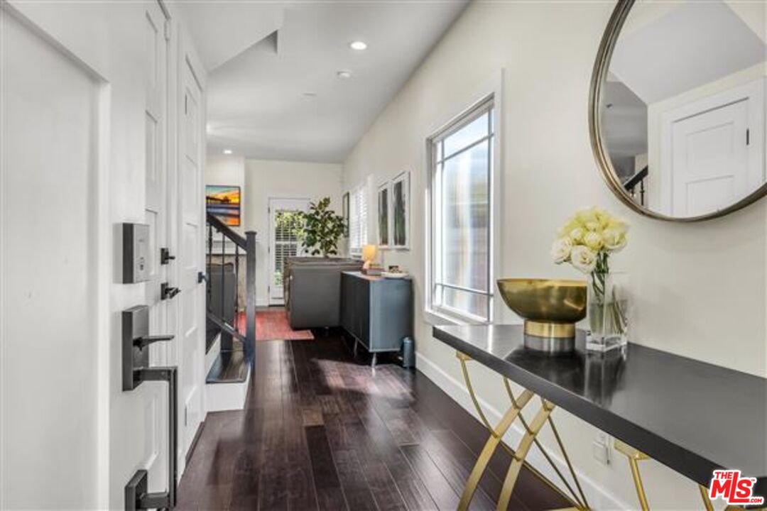 420 S Broadway Unit: B