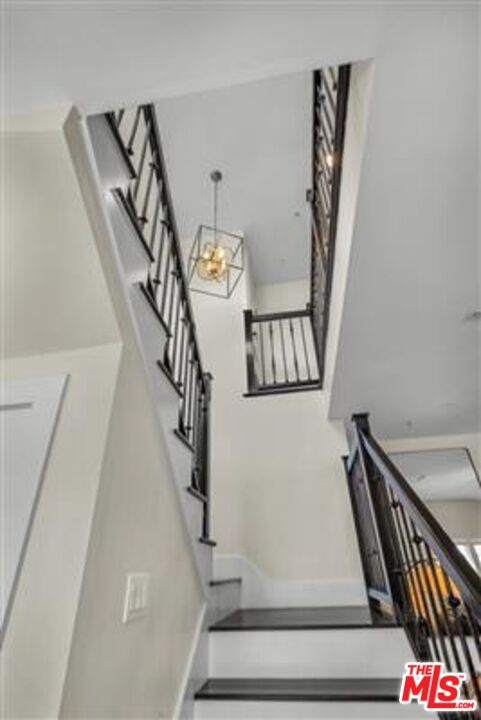 420 S Broadway Unit: B