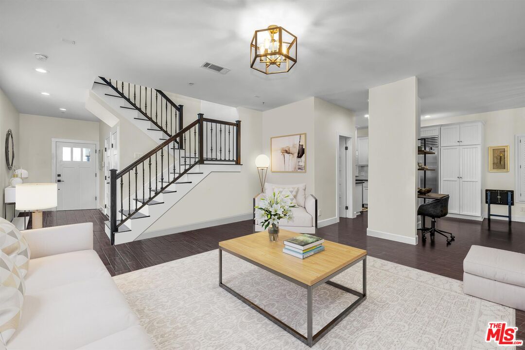 420 S Broadway Unit: B