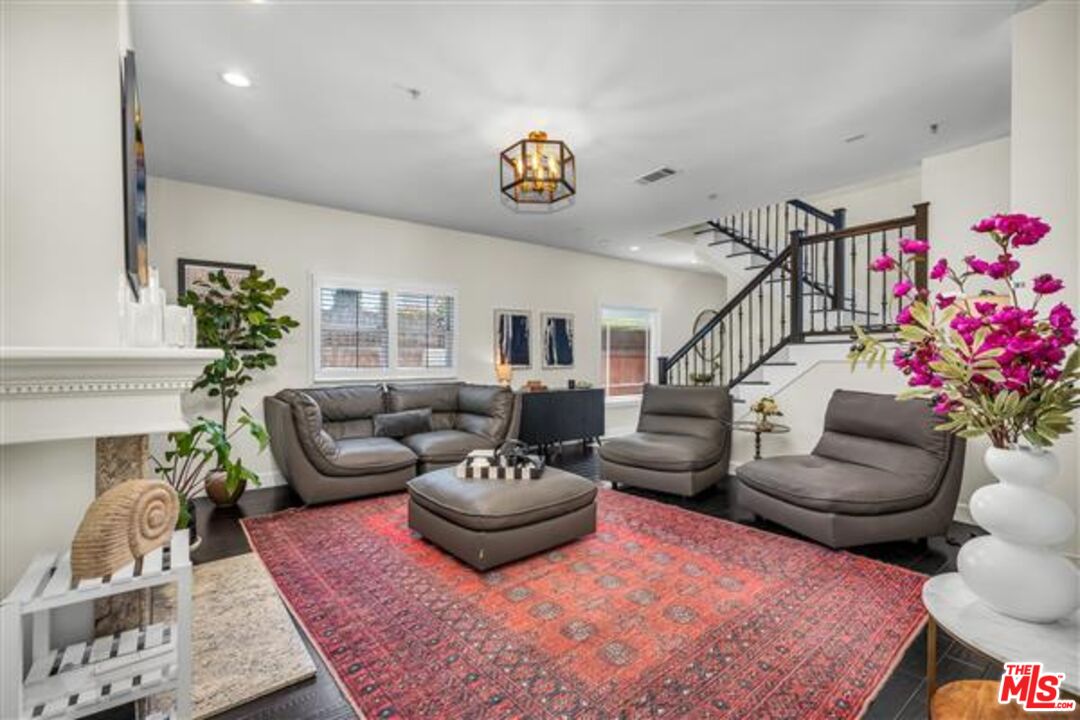 420 S Broadway Unit: B