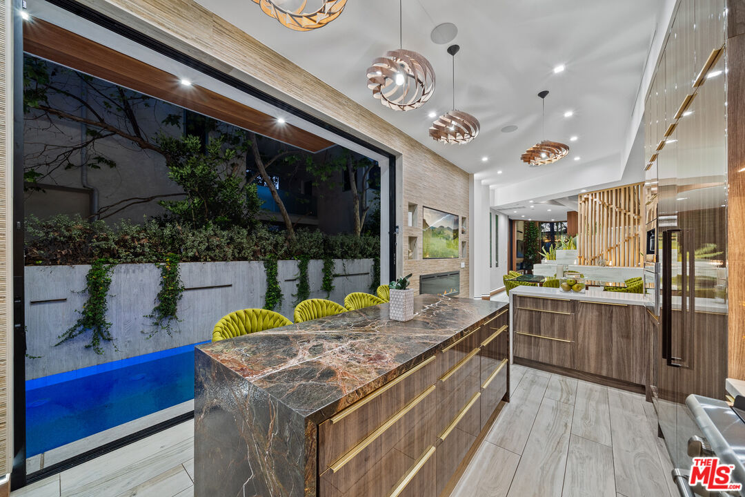 836 California Ave