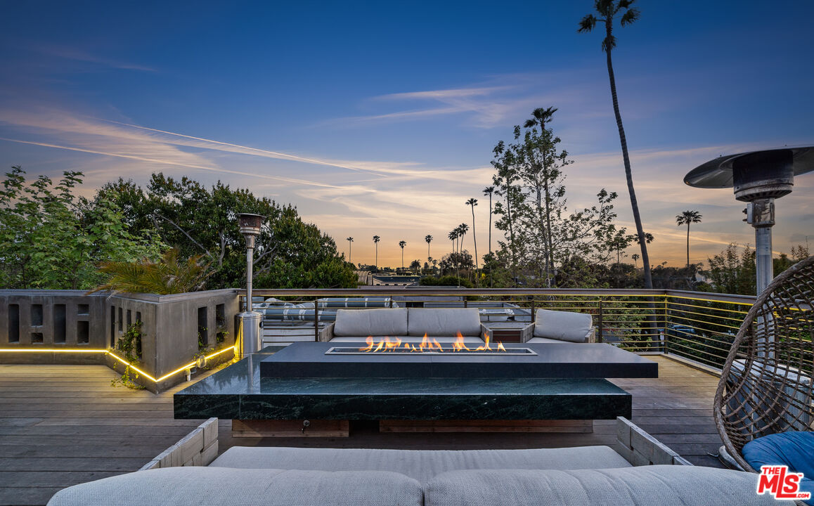 836 California Ave