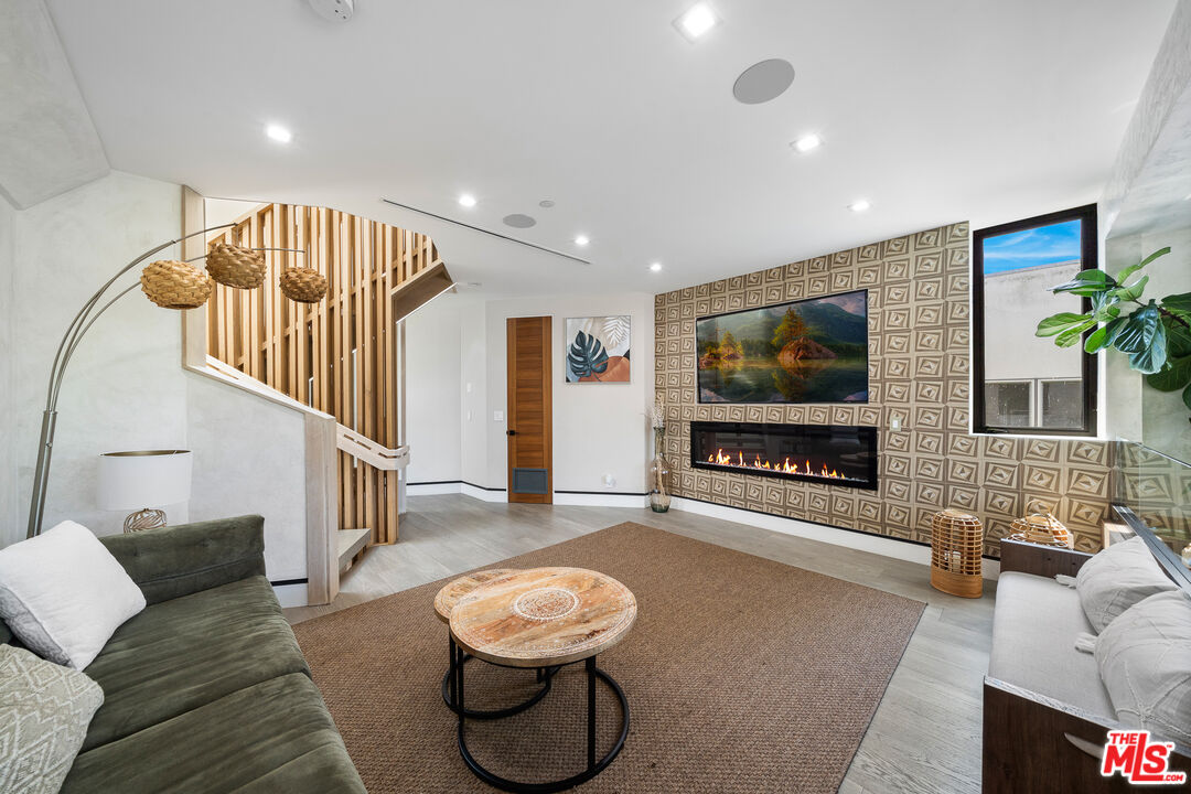 836 California Ave