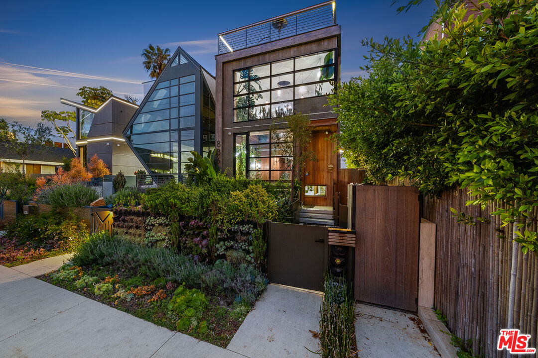 836 California Ave