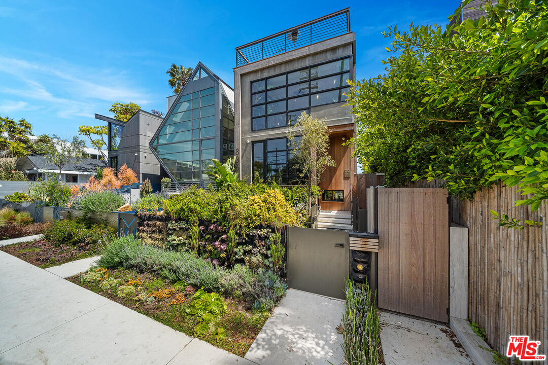 836 California Ave