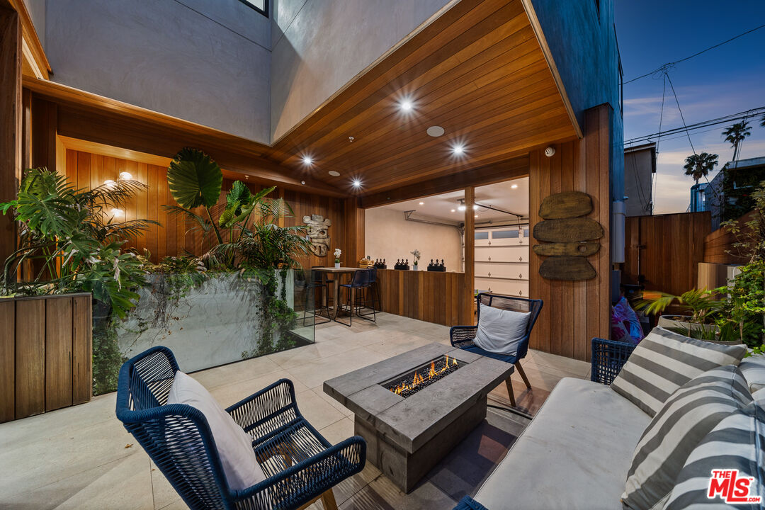 836 California Ave