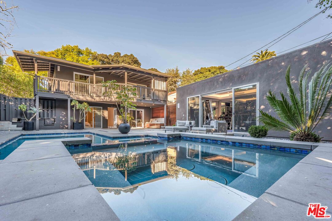 8610 W West Knoll Dr