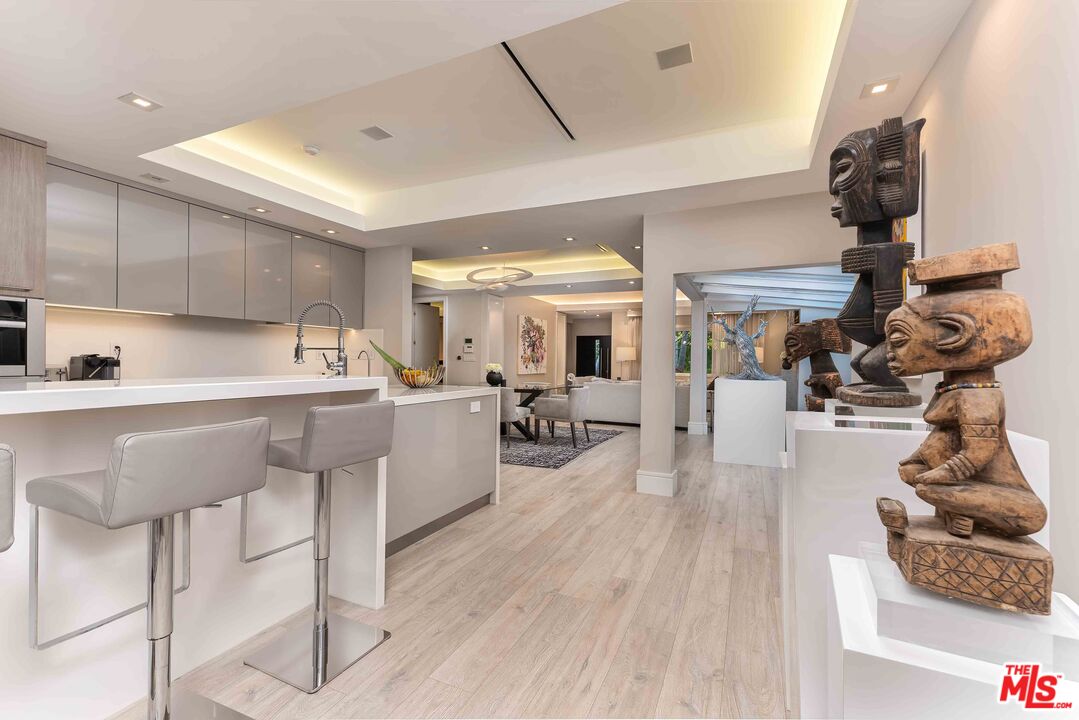 8610 W West Knoll Dr