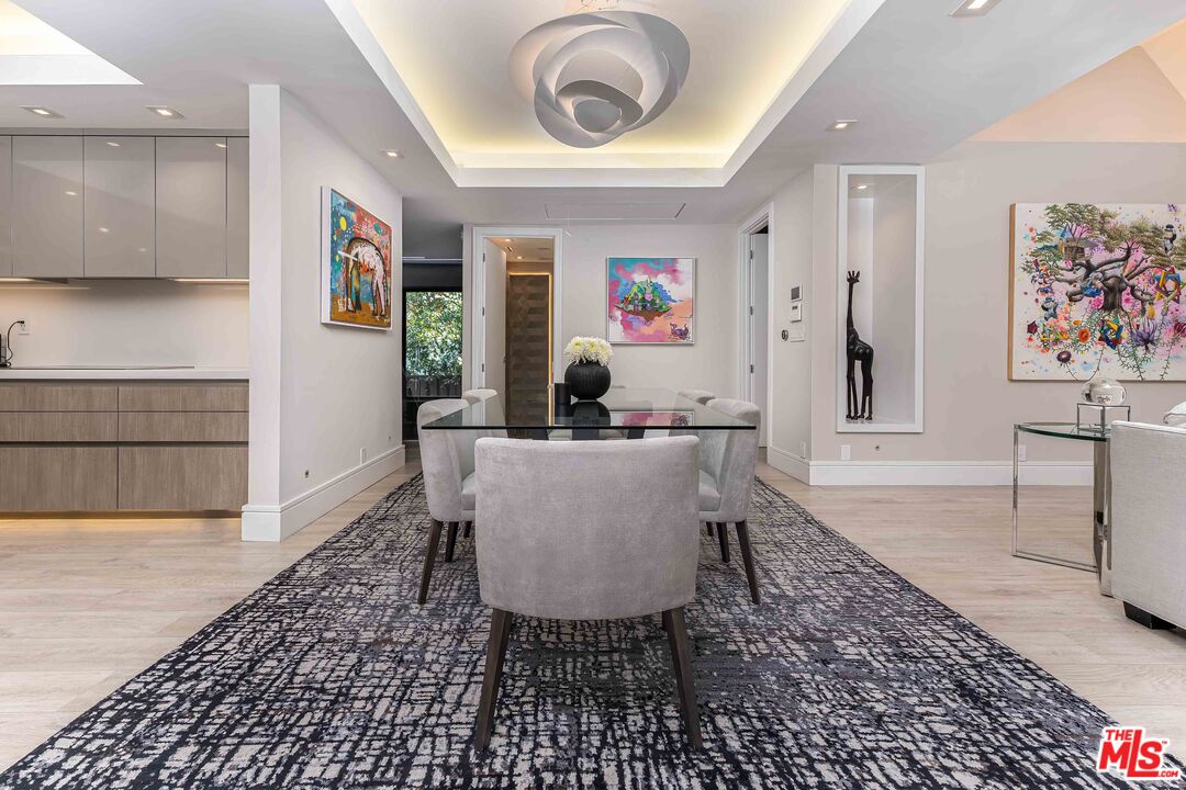 8610 W West Knoll Dr