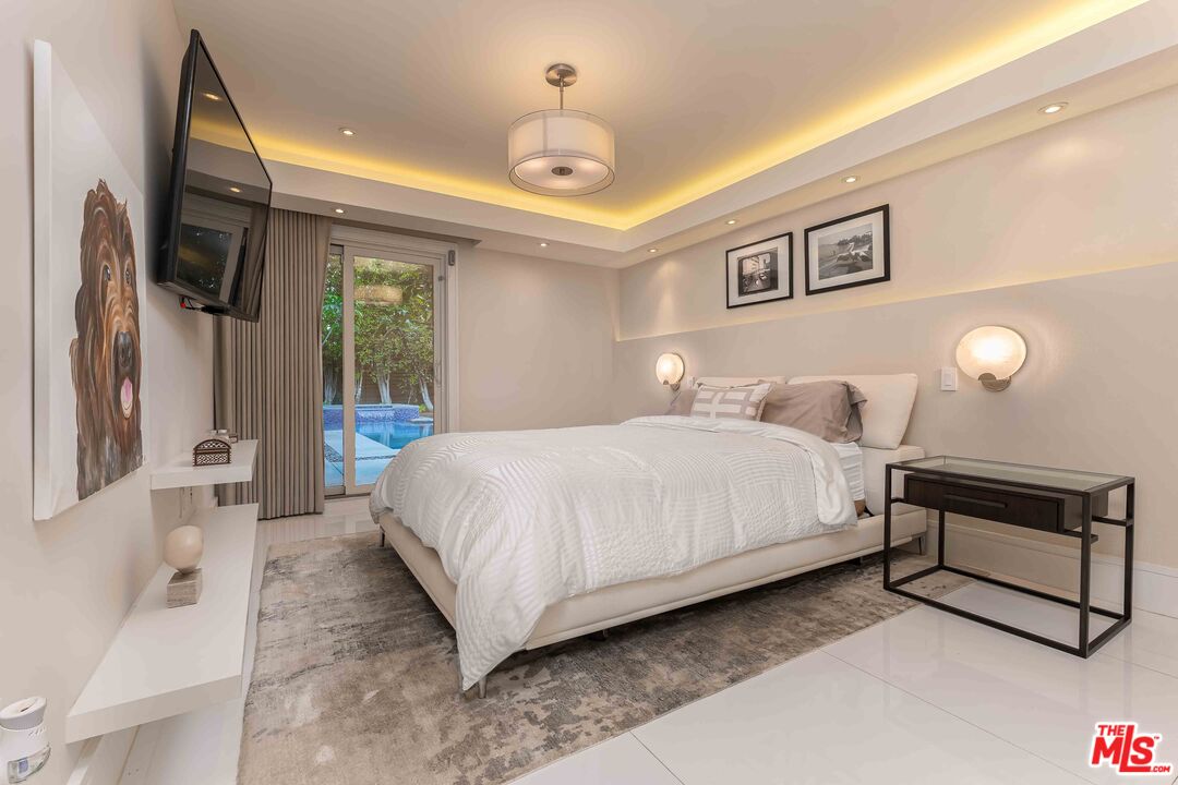 8610 W West Knoll Dr