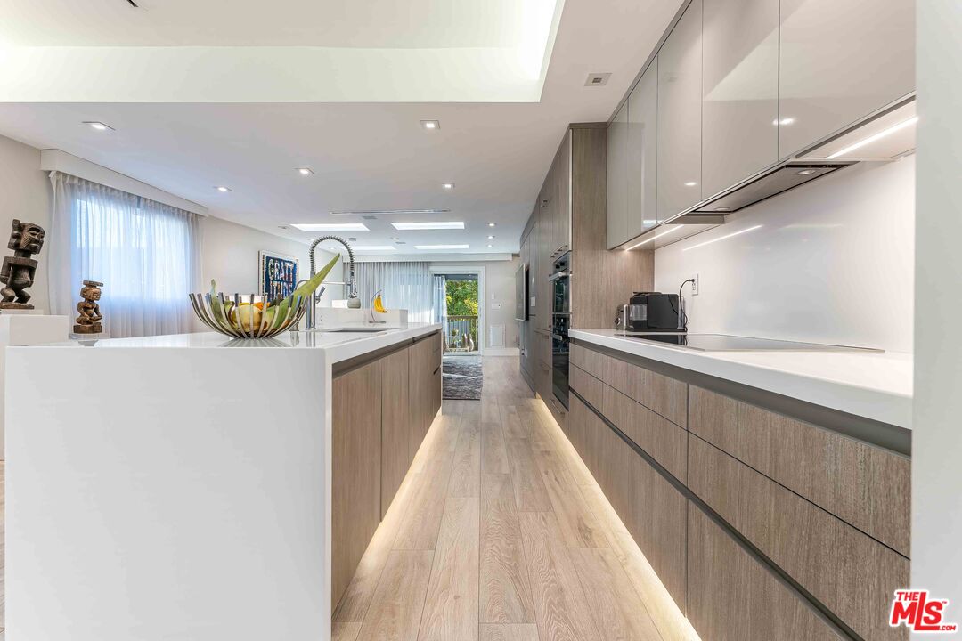 8610 W West Knoll Dr