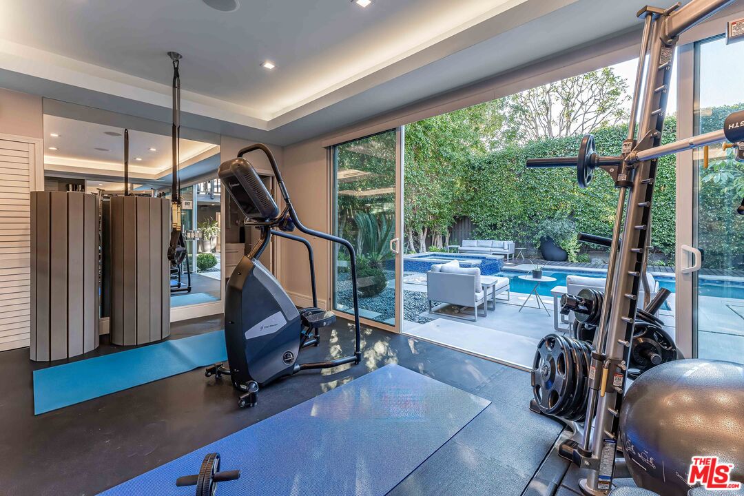 8610 W West Knoll Dr