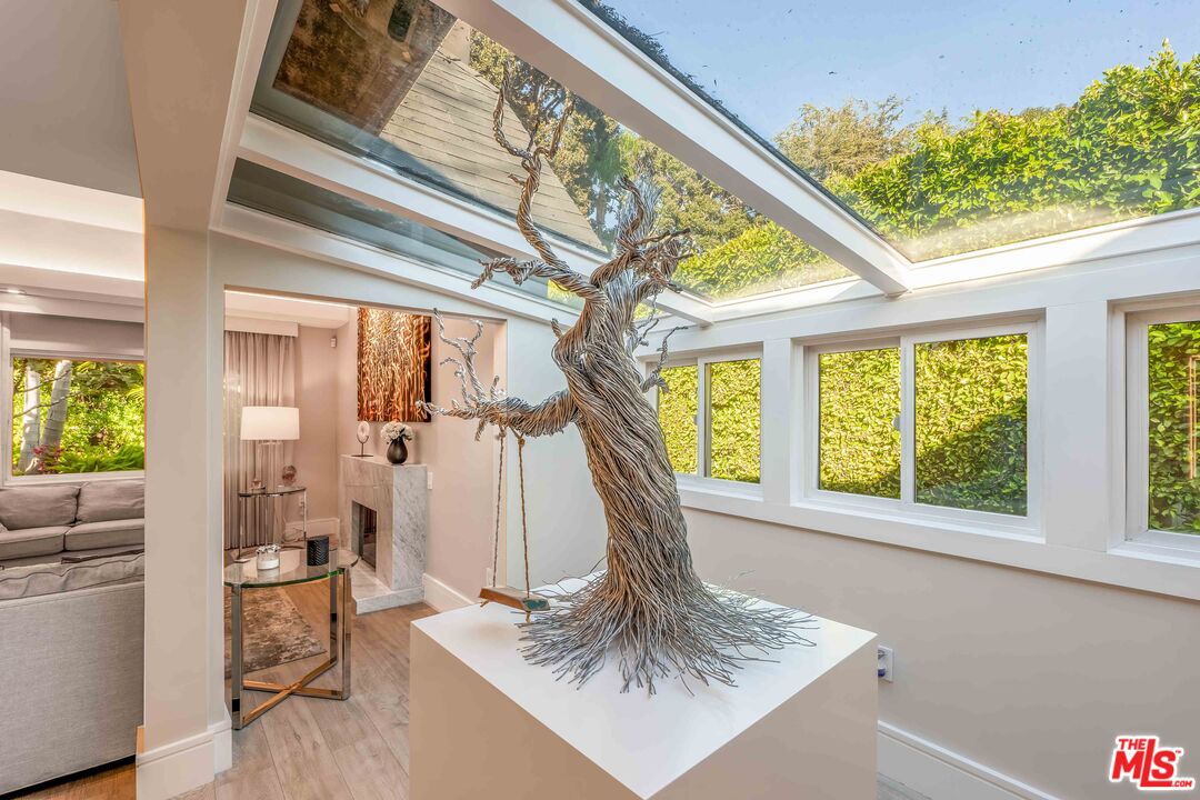 8610 W West Knoll Dr