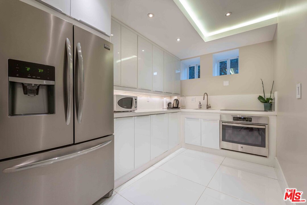 8610 W West Knoll Dr