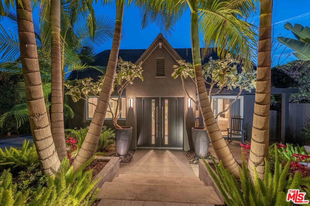 8610 W West Knoll Dr