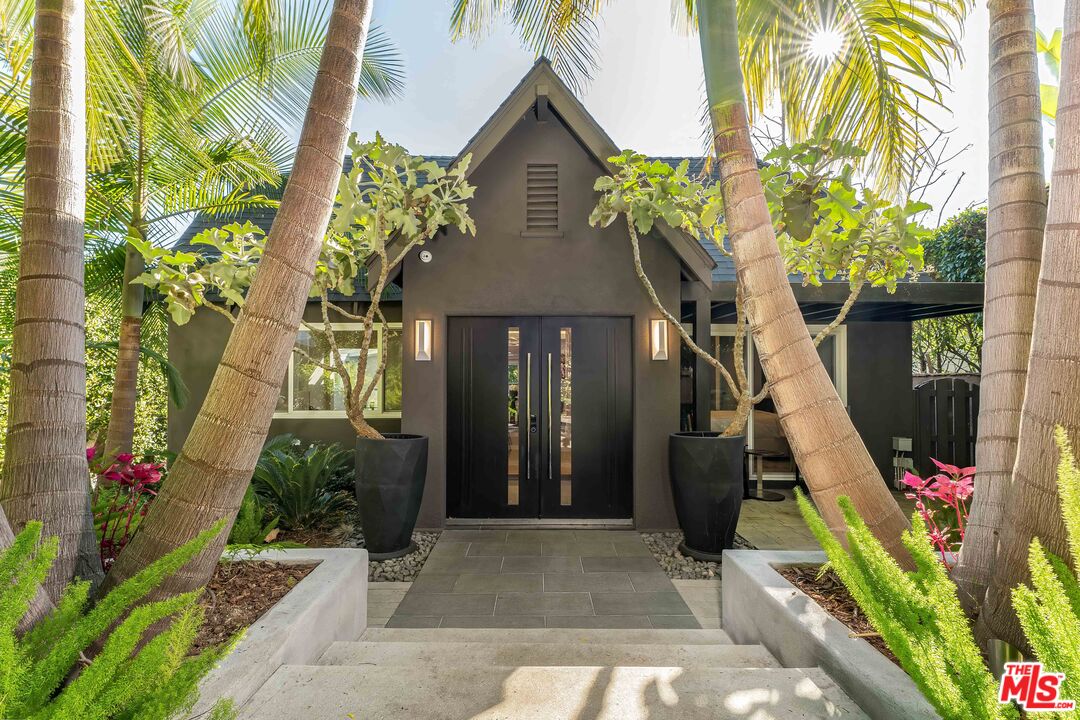 8610 W West Knoll Dr