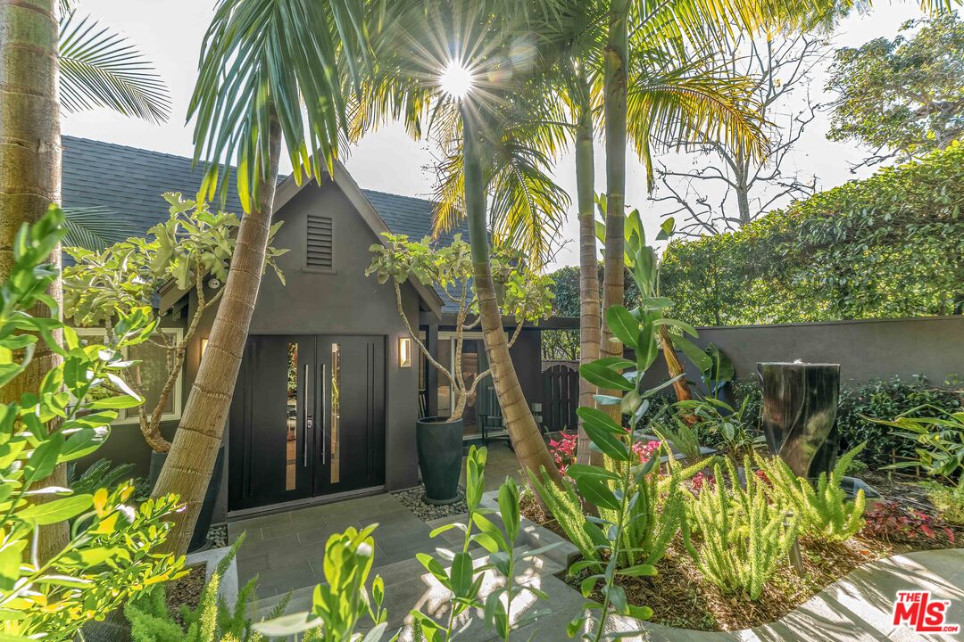 8610 W West Knoll Dr