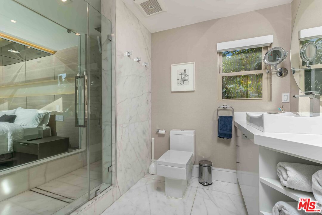 8610 W West Knoll Dr